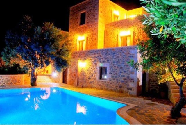Litiniana Villas トリオペトラ エクステリア 写真